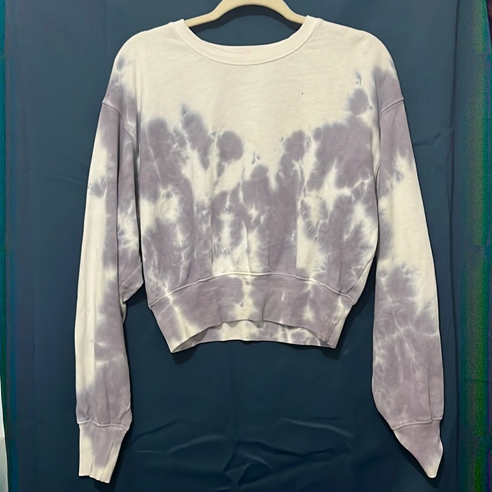 Blue and white marble cropped sweater fitted bottom and arms size Medium